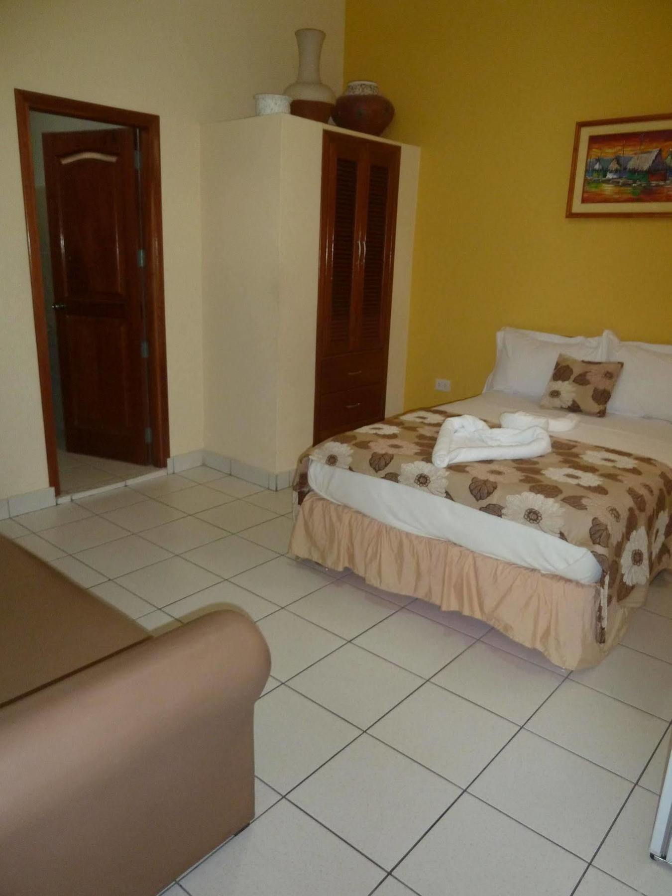 Hostal Huayruro إكيتوس المظهر الخارجي الصورة