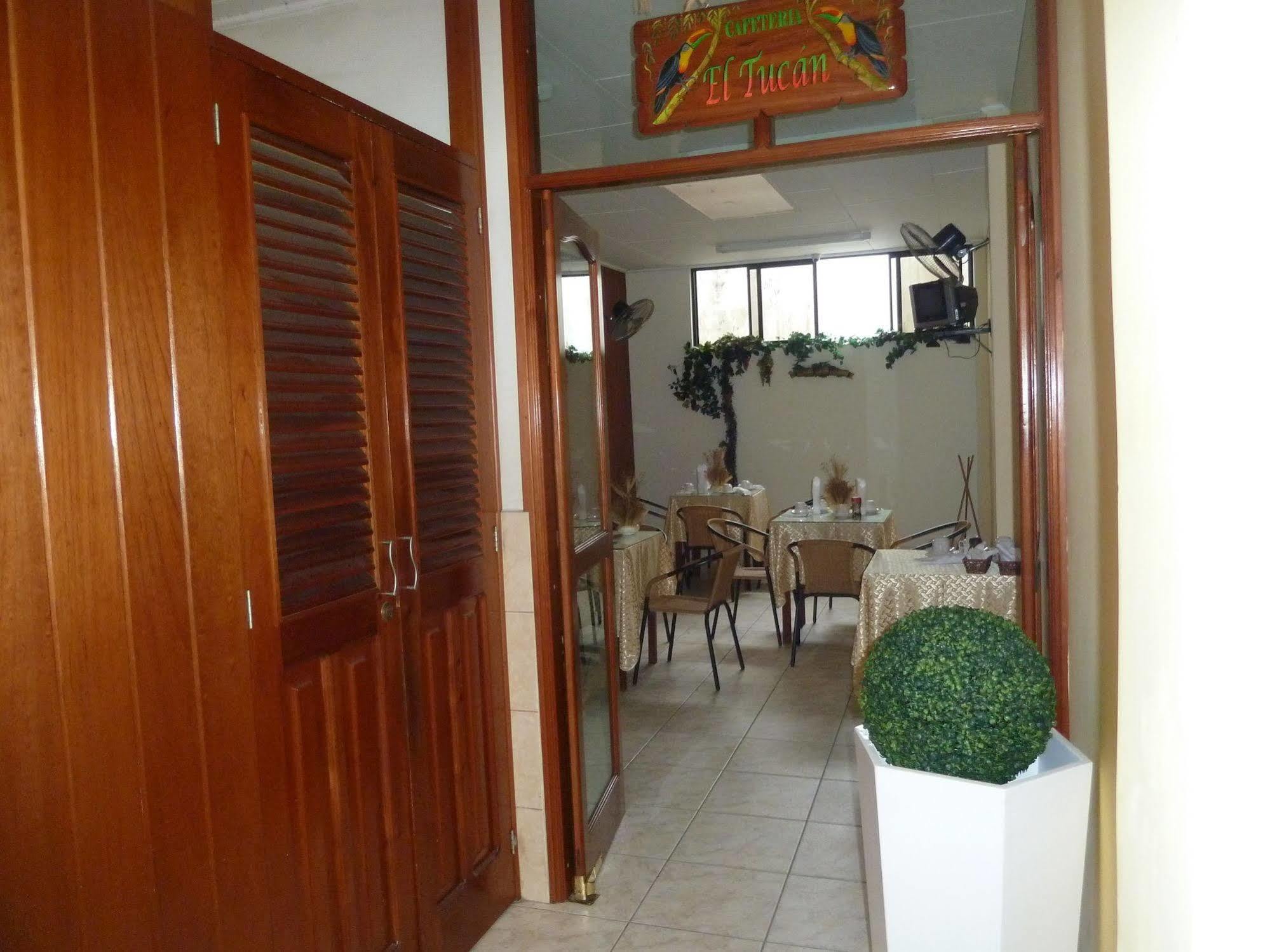 Hostal Huayruro إكيتوس المظهر الخارجي الصورة